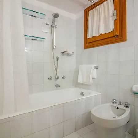 Guesthost - Dreamy Sea View With Pool And Parking