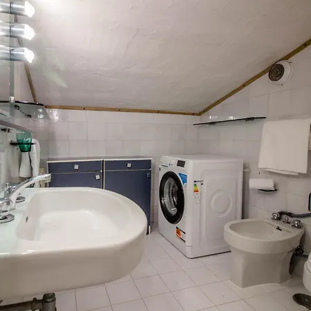 Guesthost - Dreamy Sea View With Pool And Parking Apartment