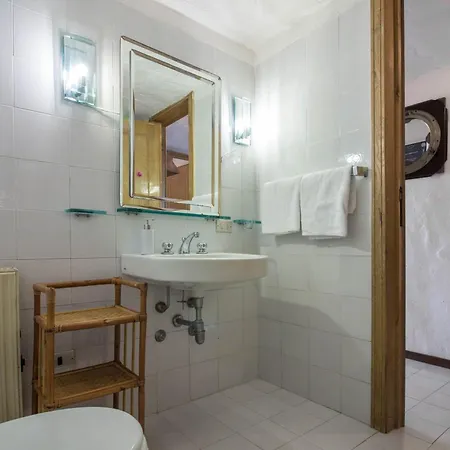 Guesthost - Dreamy Sea View With Pool And Parking Apartment *